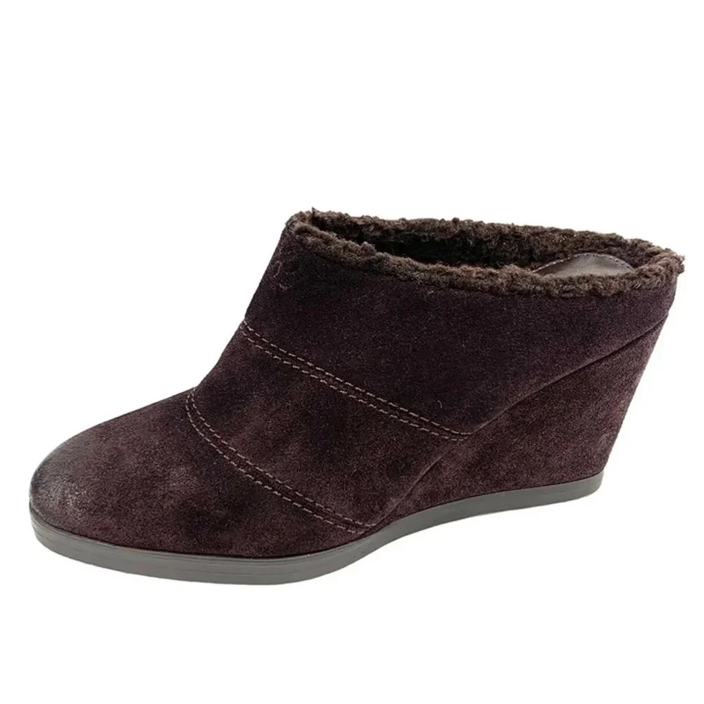 TAHARI Spencer Brown Suede Fleece‎ Lined Wedge Mules